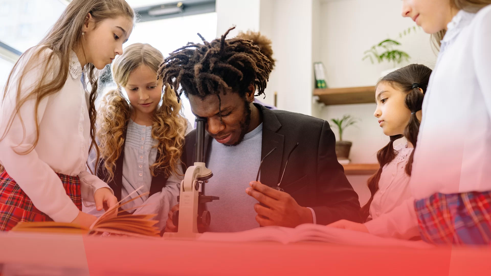 Tecnologia na Educação Básica: Como Transformar a Sala de Aula em um Espaço Mais Dinâmico, Inclusivo e Eficiente